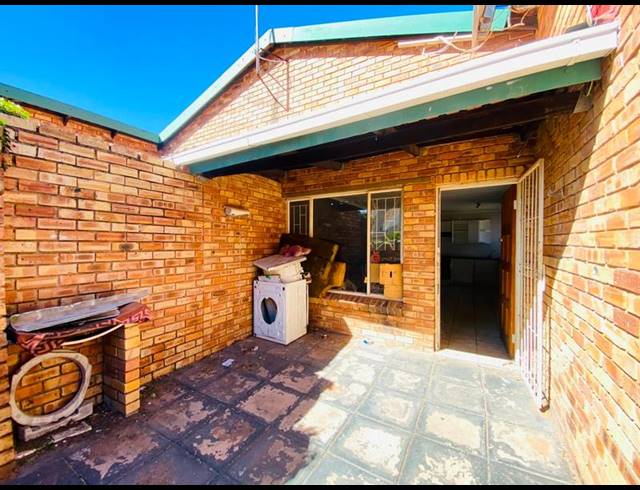 2 BEDROOM TOWNHOUSE FOR SALE IN GROBLERPARK